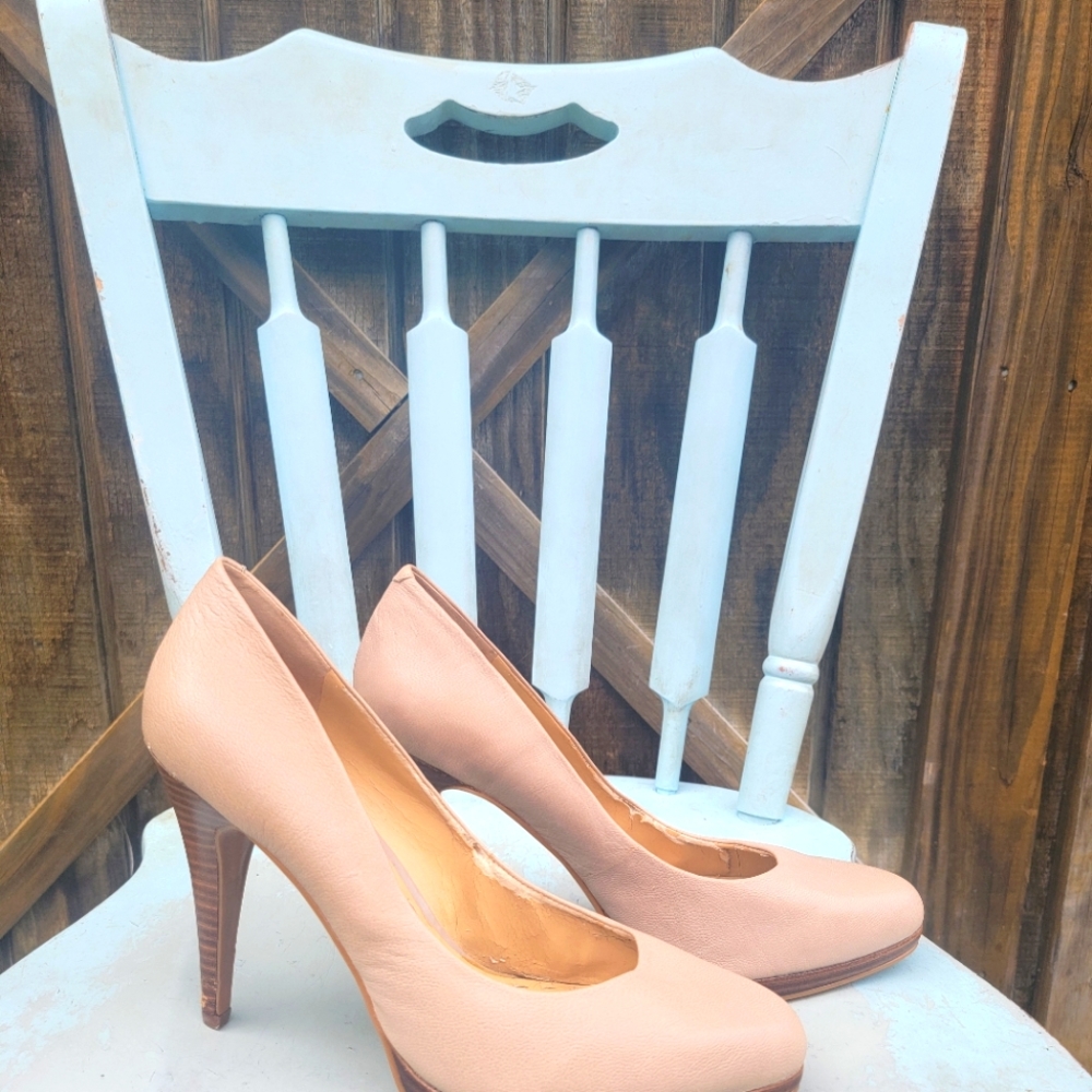 Nine West Rocha Pump with Wood Platform